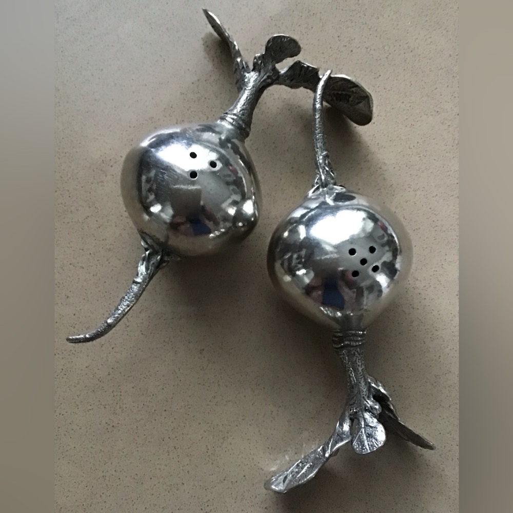 AU BAIN MARIE, PARIS…SALT & PEPPER SHAKERS